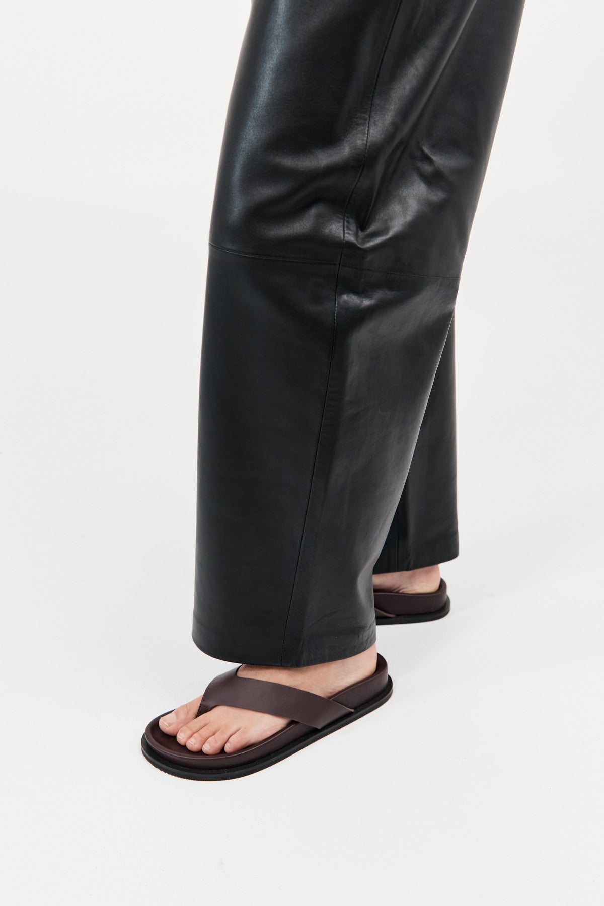 Thong Slide in Bordeaux